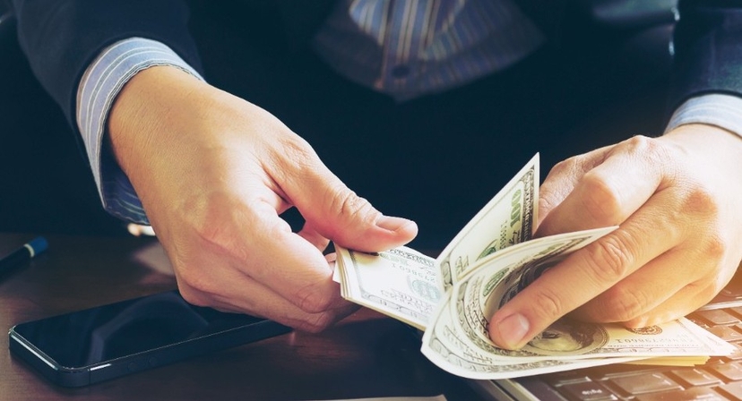 Tyle zarobi audytor w 2025. Najnowsze dane o wynagrodzeniach w audycie